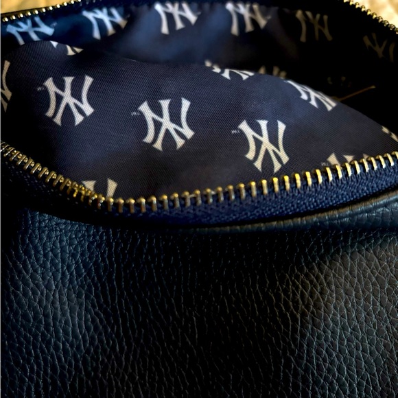 NY Yankee Navy Crossbody Purse - Picture 2 of 6
